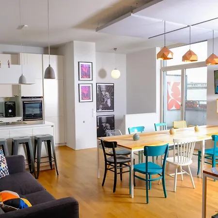 Apartment Roof&chill Loft I Overthetop 2-level I 170m2 I 2 Baeder I Bachelor I Familien I Gruppen I Events Berlin