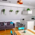 Roof&chill Loft I Overthetop 2-level I 170m2 I 2 Baeder I Bachelor I Familien I Gruppen I Events *